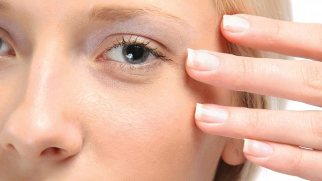 Một số dấu hiệu mãn kinh sớm, đơn cử như tình trạng mắt bị khô - ít khi được nhắc đến - Ảnh minh họa: Shutterstock