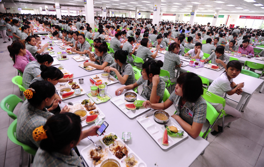 Mỗi bữa ăn tại SEVT lên đến hàng chục nghìn người