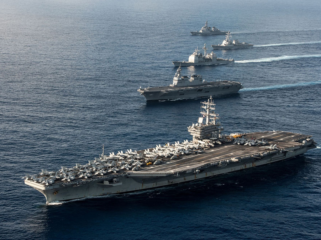 Nhóm tác chiến tàu sân bay USS Ronald Reagan - Ảnh: AFP