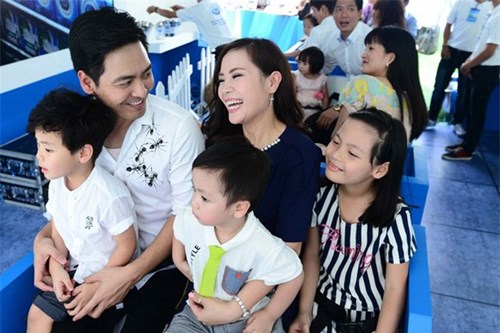 Gia đình hạnh phúc của MC Phan Anh - Ảnh: NVCC
