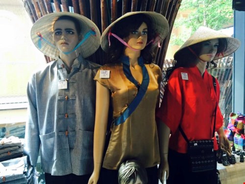 Trưng bày trang phục phụ nữ Việt Nam ở Triển lãm Expo 2015 - Ảnh: Bà Nguyễn Thị Kiều Oanh cung cấp