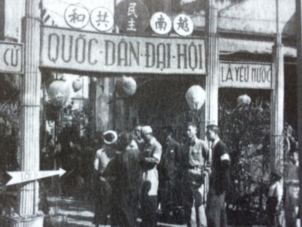 Chuẩn bị bầu cử Quốc hội khóa I tại ngõ Phất Lộc (Hà Nội) năm 1946 - Ảnh: T.L