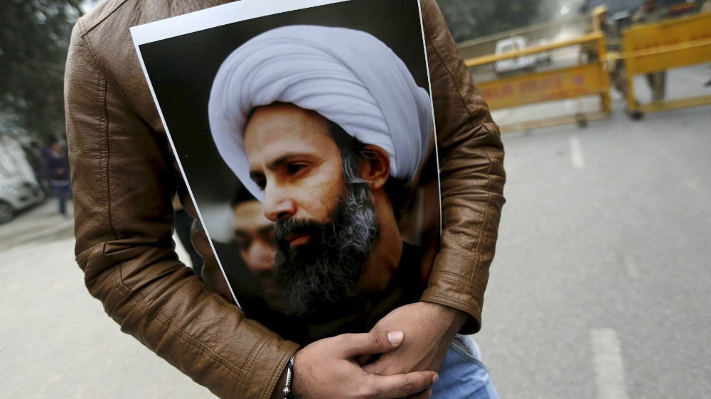Cái chết của ông al-Nimr châm ngòi cho nhiều cuộc biểu tình chống Ả Rập Xê Út của người Hồi giáo Shiite ở nhiều nước. Trong ảnh: Một người Hồi giáo dòng Shiite biểu tình trước đại sứ quán Ả Rập Xê Út ở New Delhi (Ấn Độ) - Ảnh: Reuters