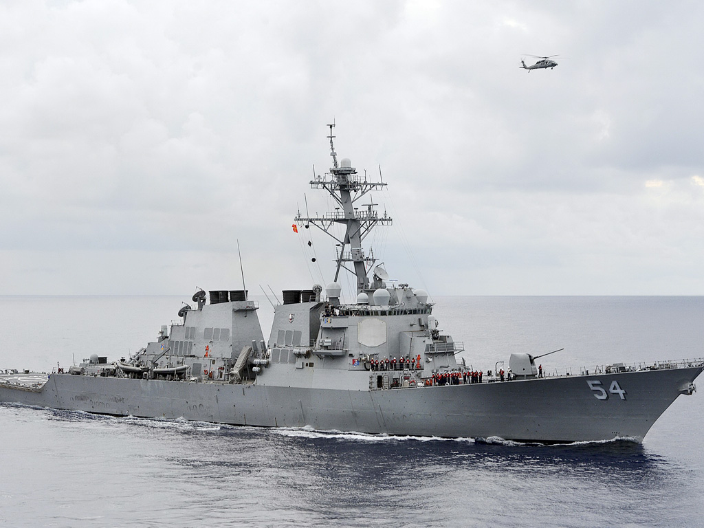 Khu trục hạm tên lửa USS Curtis Wilbur của Mỹ - Ảnh: Reuters