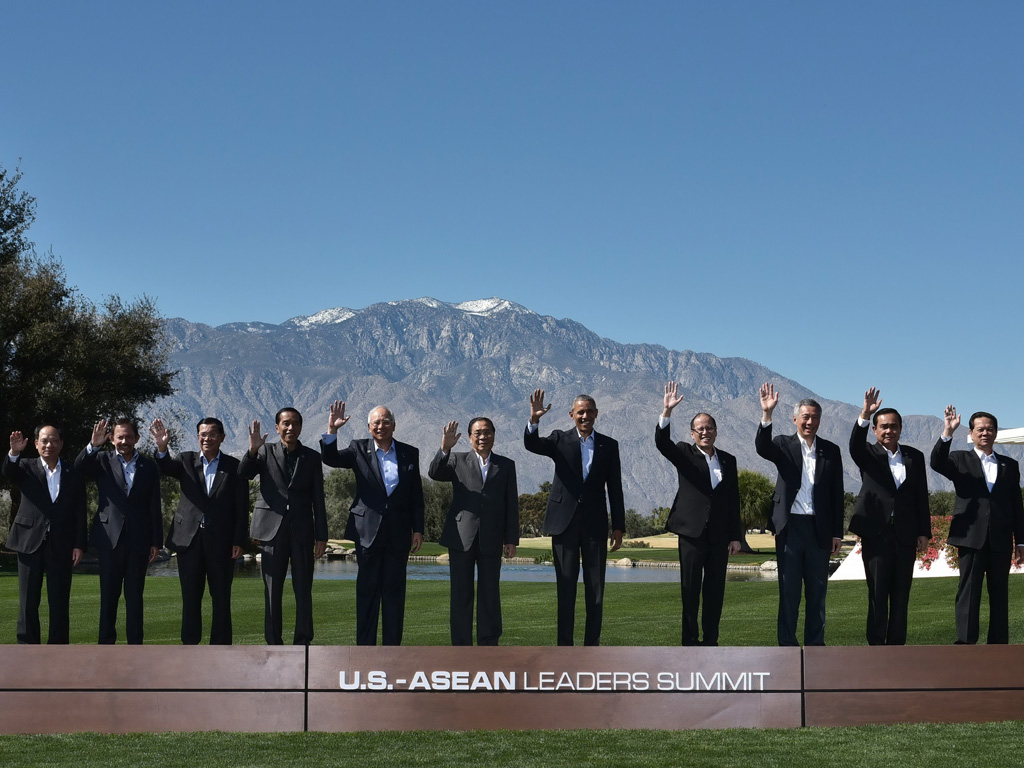 Các lãnh đạo chụp ảnh lưu niệm tại hội nghị - Ảnh: AFP