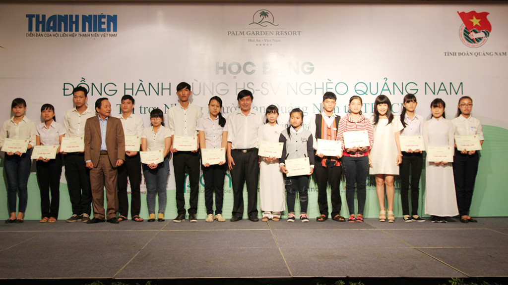 Nhiều suất học bổng đã được trao cho học sinh, sinh viên vượt khó - Ảnh: Hoàng Sơn