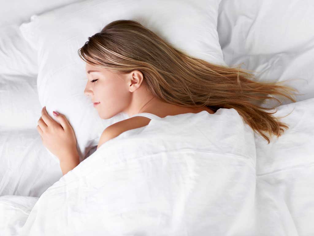 Ngủ đủ giấc và tập thể dục mỗi ngày để ngừa đột quỵ - Ảnh: Shutterstock