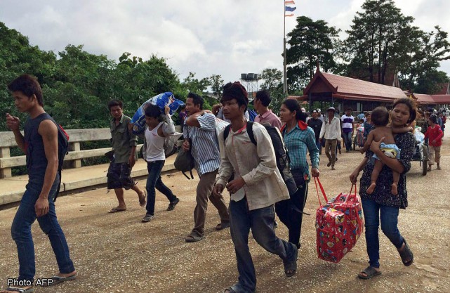 Lao động nhập cư vượt biên giới Campuchia - Thái Lan để vào Thái - Ảnh minh họa: AFP