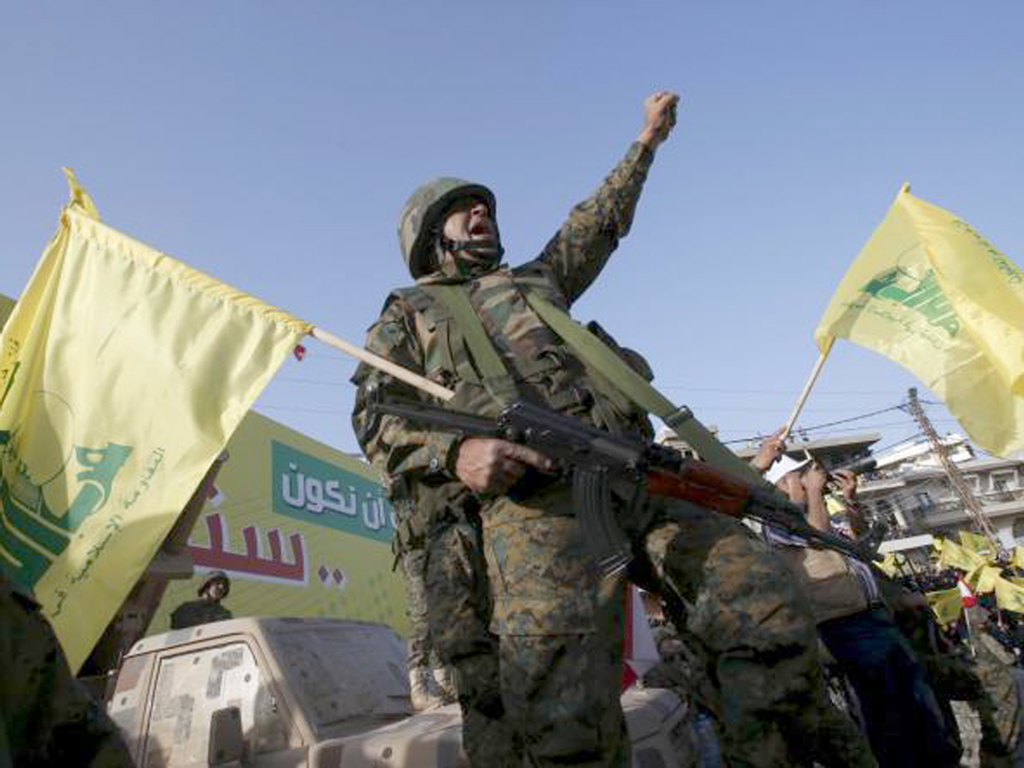 Lực lượng Hezbollah ở Li Băng tại buổi mít tinh kỷ niệm ngày Giải phóng, ở Nabatiyeh ngày 24.5.2015 - Ảnh: Reuters
