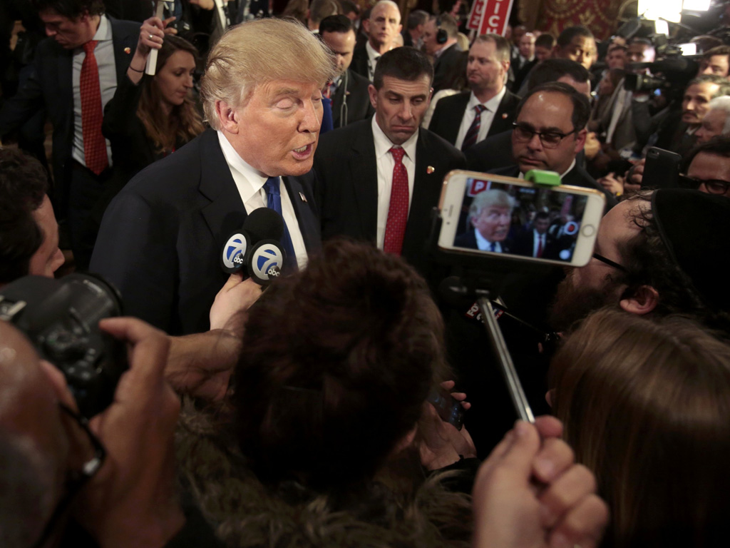 Ông Donald Trump vẫn đang vững như bàn thạch trước sức ép từ các đối thủ - Ảnh: Reuters
