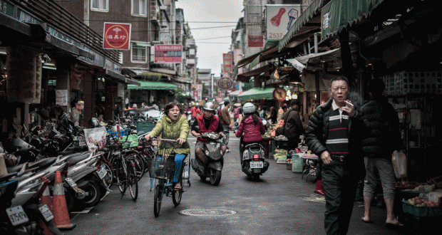 Một con phố ở Đài Bắc (Đài Loan) - Ảnh: AFP