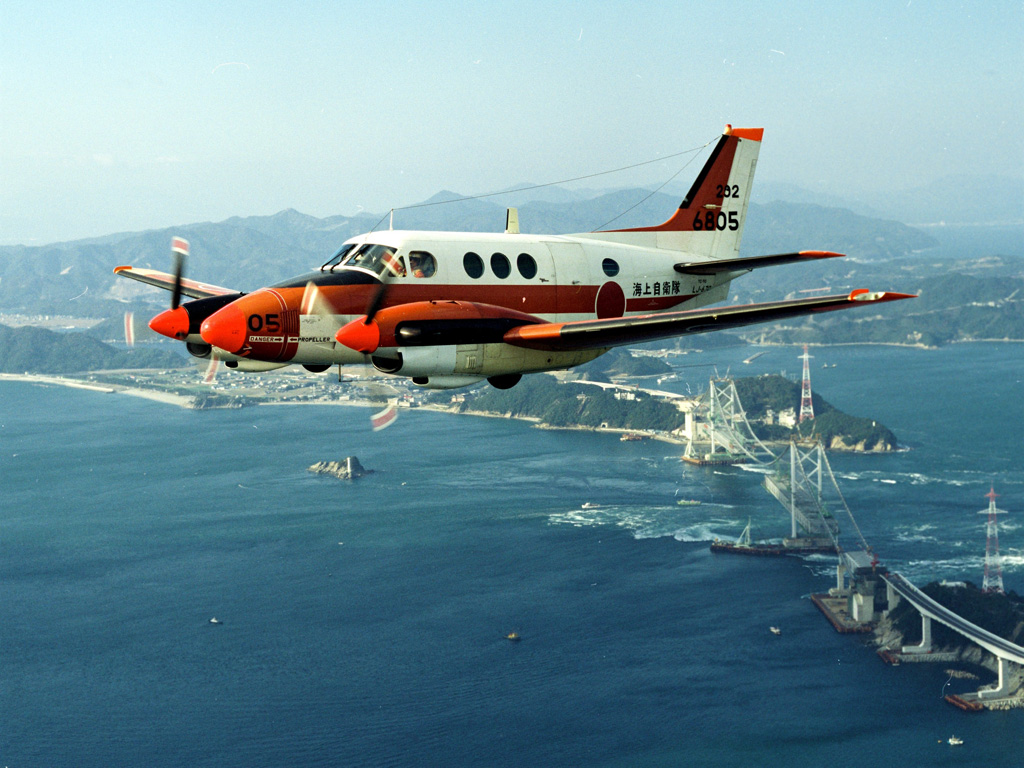 Nhật Bản sẽ cho Philippines máy bay quân sự TC-90 để tuần tra Biển Đông - Ảnh: Reuters