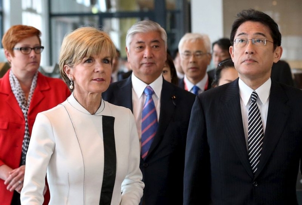 (Từ trái sang) Bộ trưởng Quốc phòng Úc Marise Payne, Ngoại trưởng Úc Julie Bishop, Bộ trưởng Quốc phòng Nhật Bản Gen Nakatani và Ngoại trưởng Nhật Bản Fumio Kishida trong cuộc gặp ở Sydney (Úc) hồi tháng 11.2015 - Ảnh: Reuters
