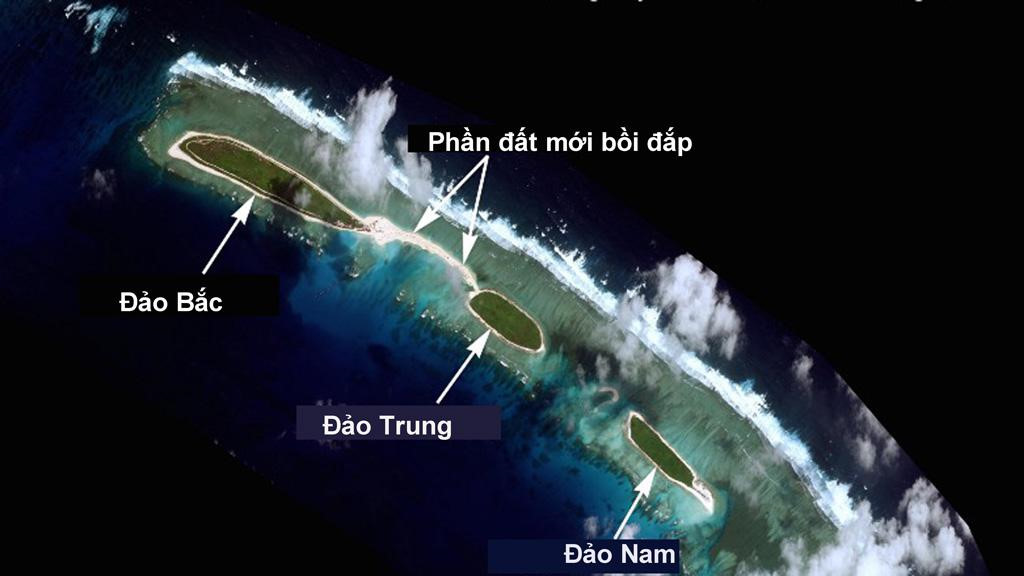 Hình ảnh vệ tinh cho thấy phần đất Trung Quốc bồi đắp phi pháp, nối đảo Bắc và đảo Giữa (đều thuộc quần đảo Trường Sa của Việt Nam) từ tháng 1 đến tháng 3.2016 - Ảnh: Digital Globe ngày 2.3.2016