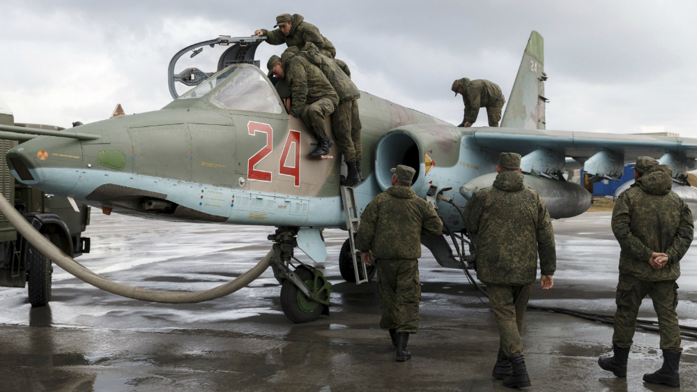 Một chiếc Sukhoi Su-25 của Nga chuẩn bị cất cánh, rời căn cứ Hmeymim ở Syria về nước ngày 16.3 - Ảnh: Reuters