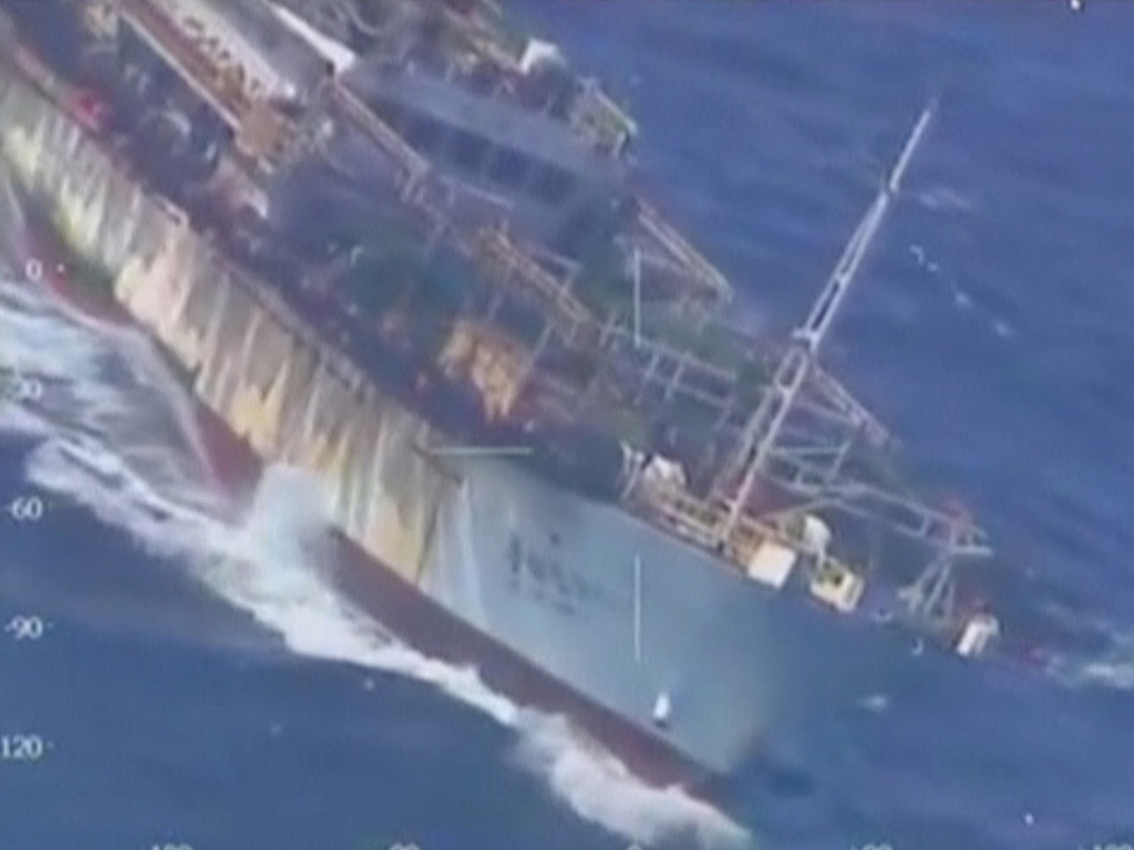 Tàu cá Lỗ yên viễn ngư số 1 trong vùng biển Argentina - Ảnh: Reuters