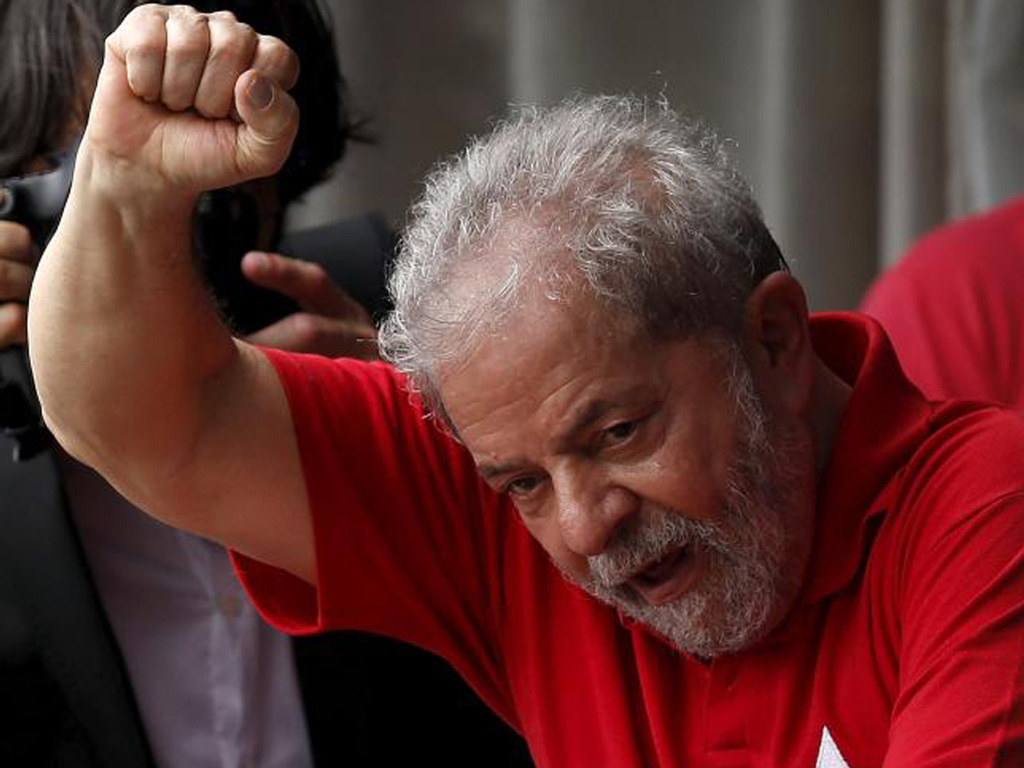 Cựu tổng thống Brazil, Lula da Silva vừa được tổng thống Rousseff chỉ định làm Bộ trưởng phụ trách văn phòng chính phủ chưa được 40 giờ thì bị toà án huỷ bỏ - Ảnh: Reuters