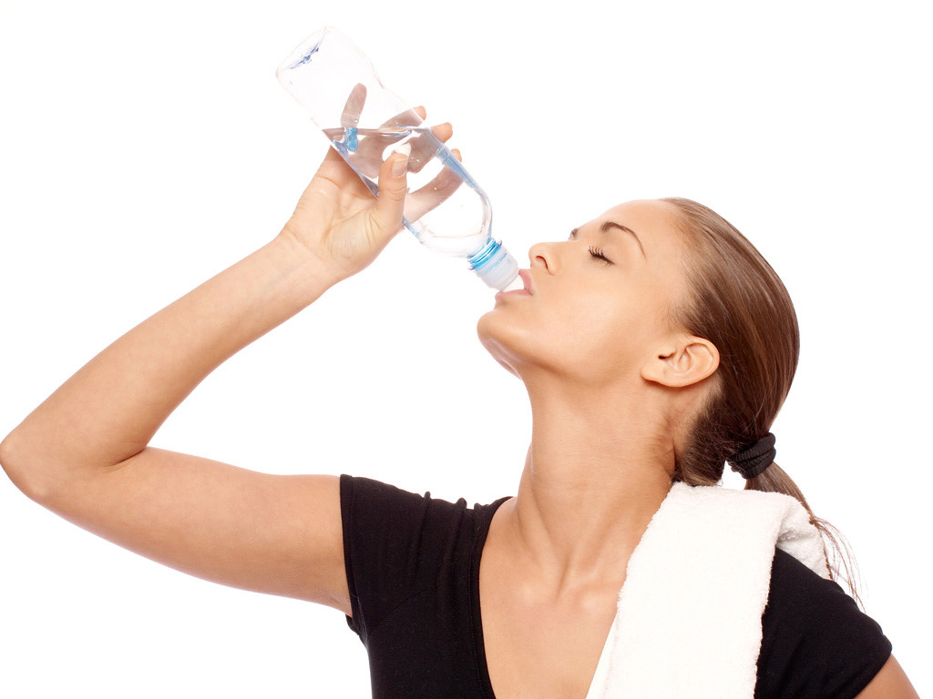 Nếu có thói quen tập thể dục, bạn cần uống nhiều nước - Ảnh: Shutterstock