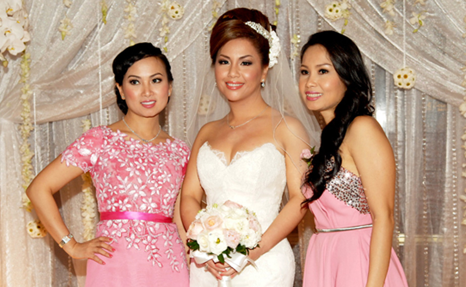 Minh Tuyết và chị gái Cẩm Ly, Hà Phương trong ngày cưới của cô năm 2013