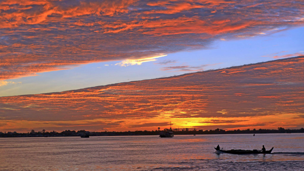 Sông Mê Kông đoạn chảy qua Phnom Penh - Ảnh: AFP