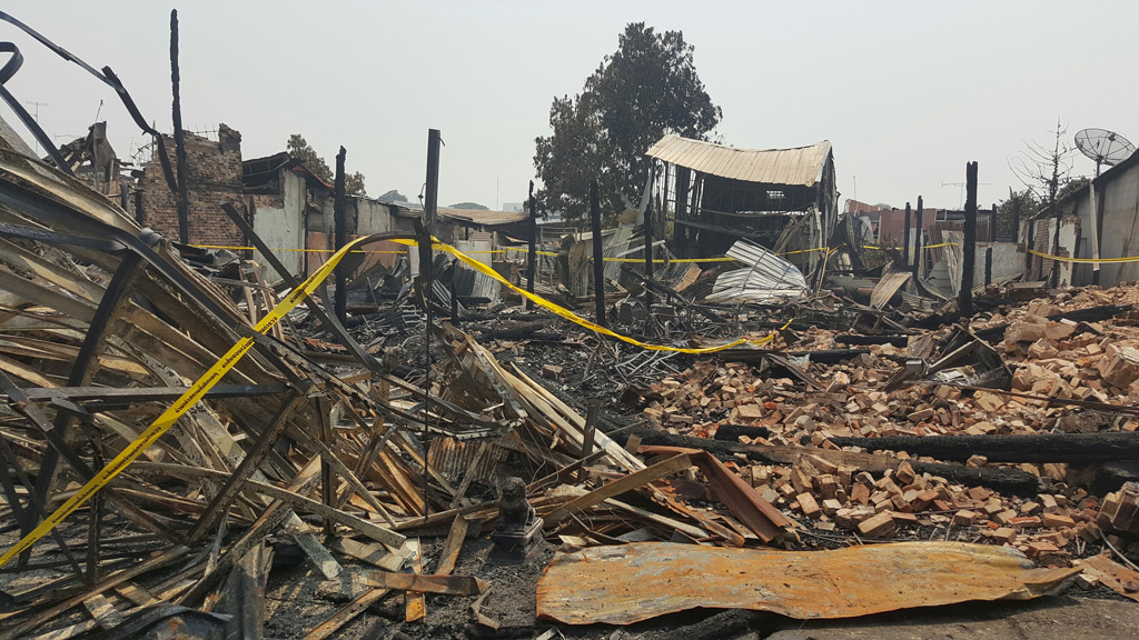 Vụ hỏa hoạn khiến 13 gia đình gốc Việt đã mất sạch tài sản, tại thị trấn Kumpawapi, tỉnh Udon Thani, đông bắc Thái Lan - Ảnh: Lam Yên