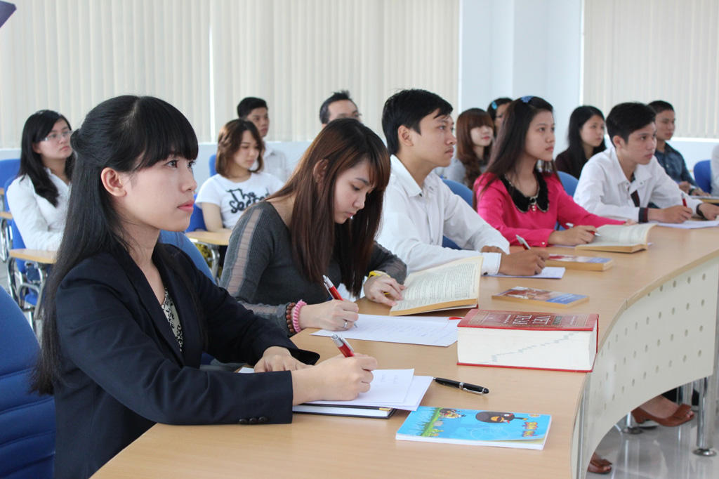 Sinh viên Đại học Quốc tế Sài Gòn
