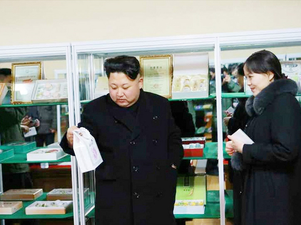 Cô Kim Yeo-jong (phải) trong một chuyến thị sát của lãnh đạo Kim Jong-un - Ảnh: Rodong Sinmun