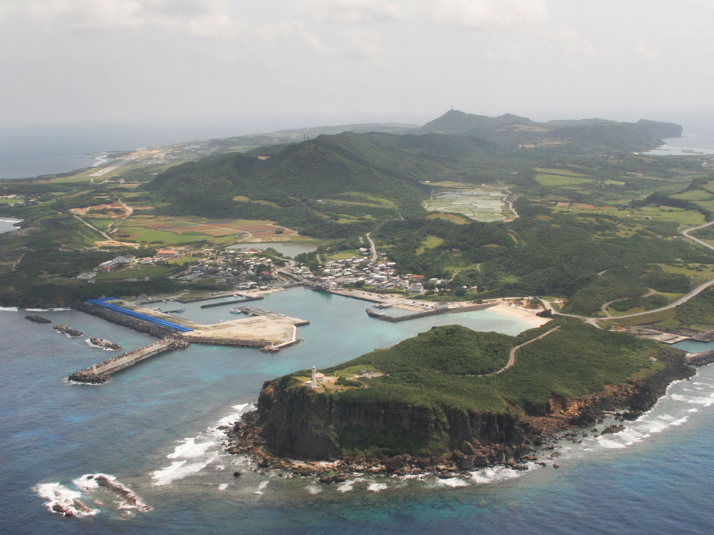 Đảo Yonaguni, nơi Nhật vừa triển khai trạm radar - Ảnh: Reuters