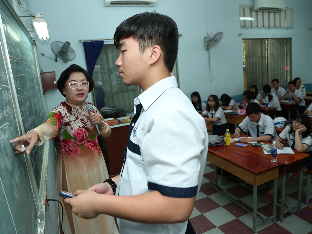 Học sinh lớp 12 Trường THPT Võ Thị Sáu (TP.HCM) trong giờ học môn toán - Ảnh: Đào Ngọc Thạch