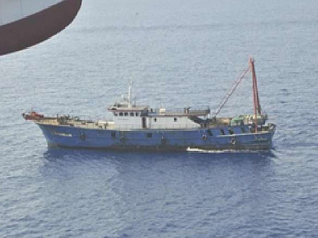Ảnh tàu cá Trung Quốc hiện diện trong vùng biển Malaysia - Ảnh: MMEA