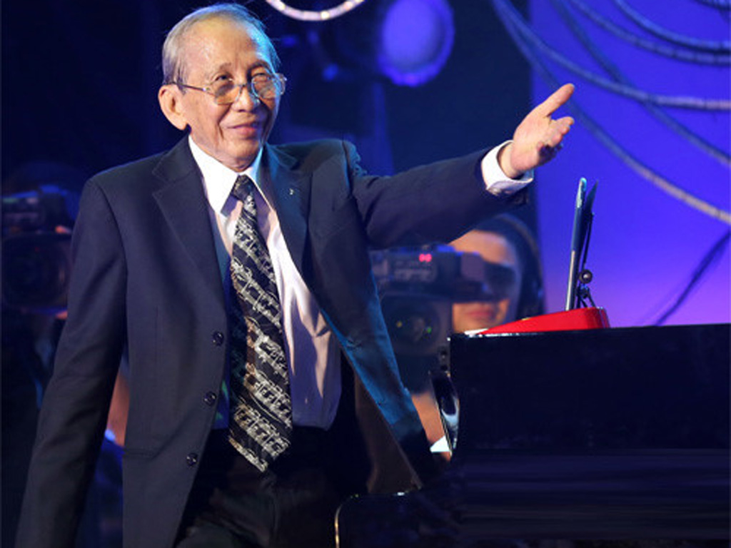 Nhạc sĩ Nguyễn Ánh 9 dù đã 77 tuổi và sức khỏe giảm sút sau trận ốm nặng giữa tháng 3 nhưng ông vẫn mong mỏi được trở lại Hà Nội gặp gỡ khán giả - Ảnh: Độc Lập