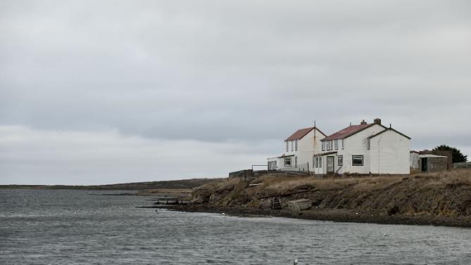 Quần đảo Falklands/Malvinas cách Anh hơn 14.000 km trong khi cách Argentina 400 km và tranh chấp giữa 2 nước đã dẫn tới cuộc chiến năm 1982 - Ảnh: AFP
