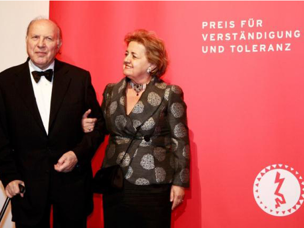 Vợ chồng nhà văn Imre Kertész năm 2008 - Ảnh: Reuters