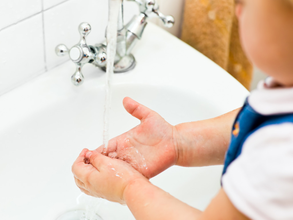 Rửa tay, vệ sinh cơ thể là một cách phòng bệnh - Ảnh: Shutterstock