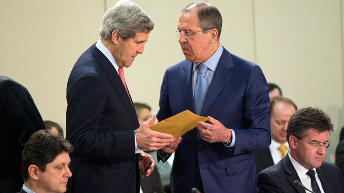 Ngoại trưởng Mỹ John Kerry và Ngoại trưởng Nga Sergei Lavrov trước cuộc gặp của Hội đồng NATO - Nga diễn ra ở trụ sở NATO tại Brussels (Bỉ) hồi năm 2013 - Ảnh: Reuters