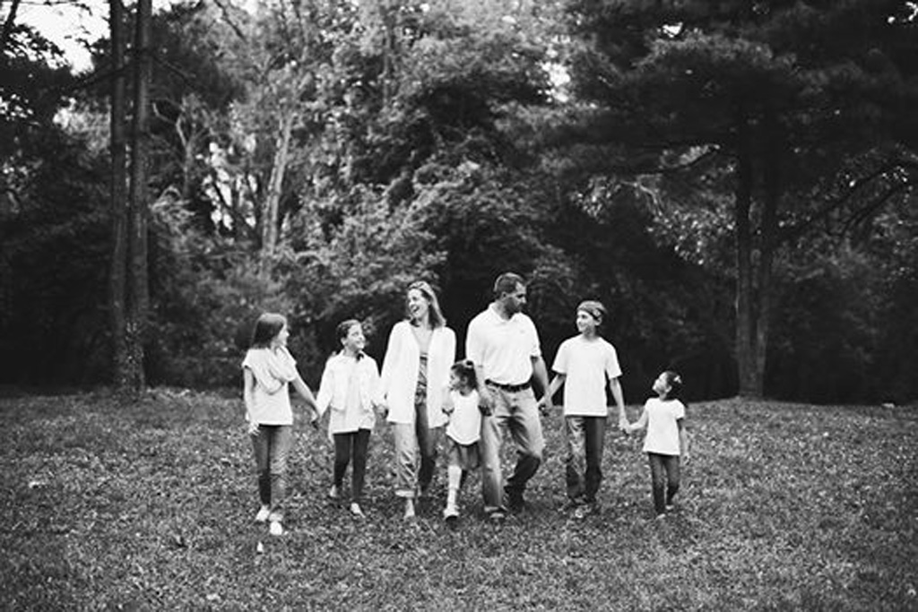 Gia đình Kim Vaillancourt và 5 con - Ảnh facebook Kim Vaillancourt