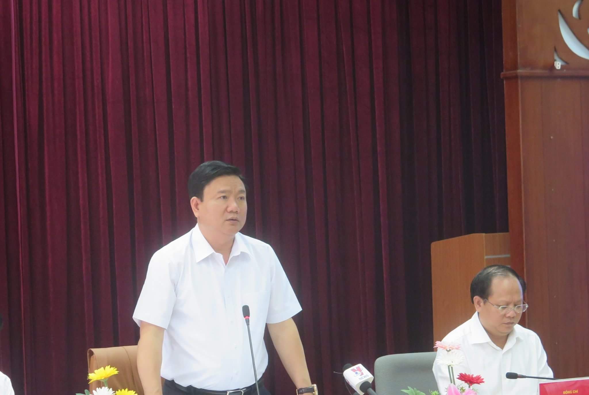 Bí thư Thành ủy TP.HCM Đinh La Thăng làm việc với ban lãnh đạo Khu Công nghệ cao TP.HCM sáng 3.3 - Ảnh: Trung Hiếu