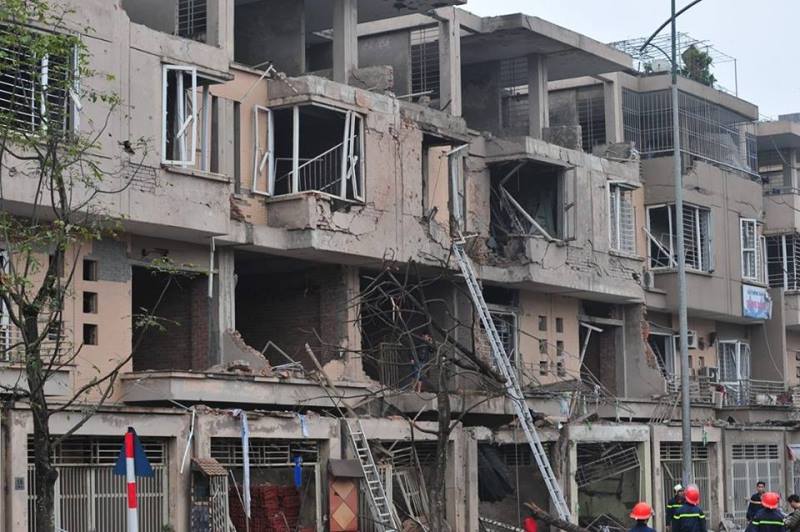 Nhiều ngôi nhà bị hư hỏng do vụ nổ - Ảnh: Minh Chiến