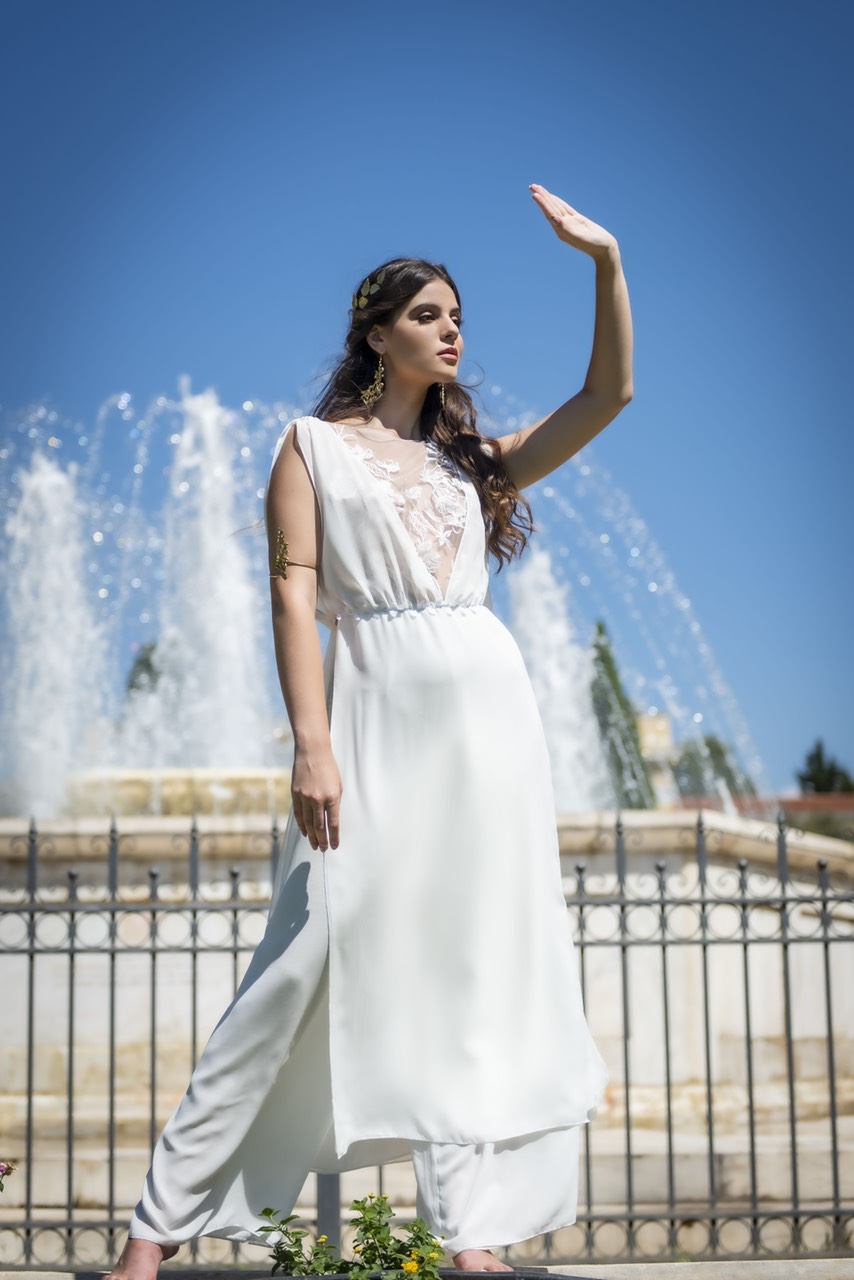 Những chiếc váy đậm dấu ấn văn hóa Hy Lạp - Báo Phụ Nữ