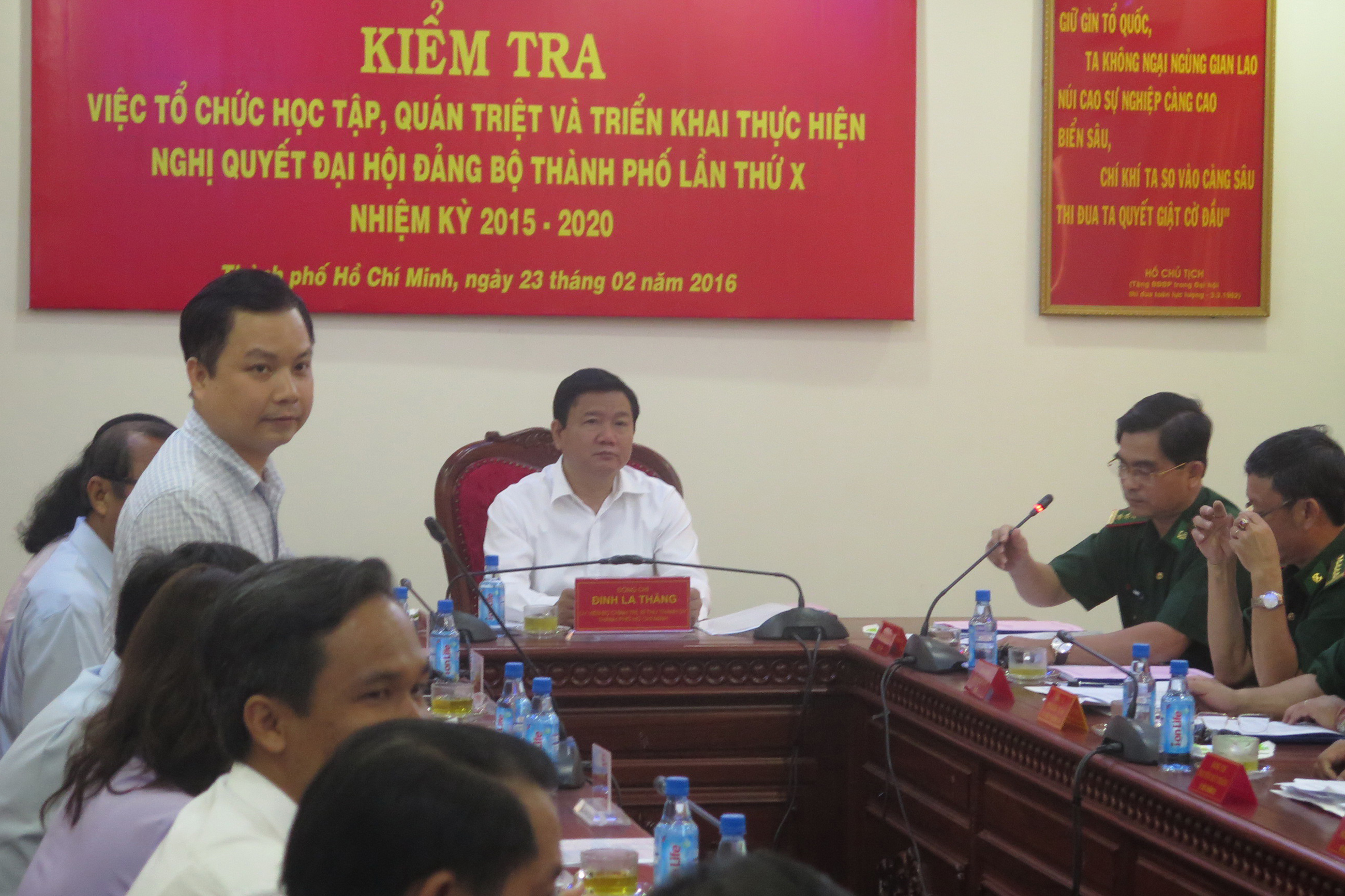 Bí thư Thành ủy TP.HCM Đinh La Thăng làm việc với lãnh đạo Bộ đội biên phòng TP - Ảnh: Trung Hiếu