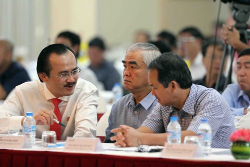 Ông Võ Quốc Thắng (ngoài cùng bên trái) sẵn sàng chia sẻ kinh nghiệm quản lý doanh nghiệp nếu có lời mời - Ảnh: Bạch Dương