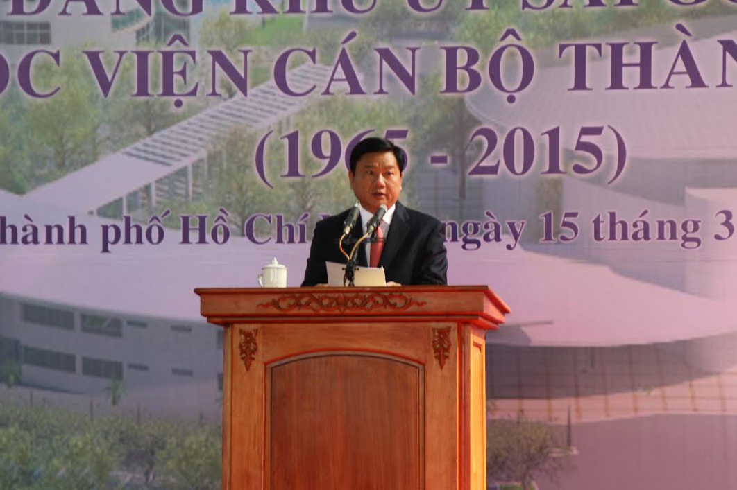 Bí thư Thành ủy TP.HCM Đinh La Thăng phát biểu tại lễ kỉ niệm 50 năm thành lập Học viện Cán bộ TP - Ảnh: Đình Quân