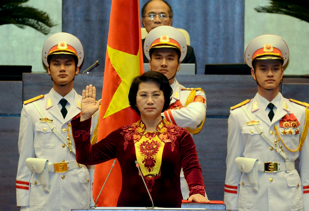 Chủ tịch Quốc hội Nguyễn Thị Kim Ngân đã thực hiện nghi thức Tuyên thệ - Ảnh: Ngọc Thắng