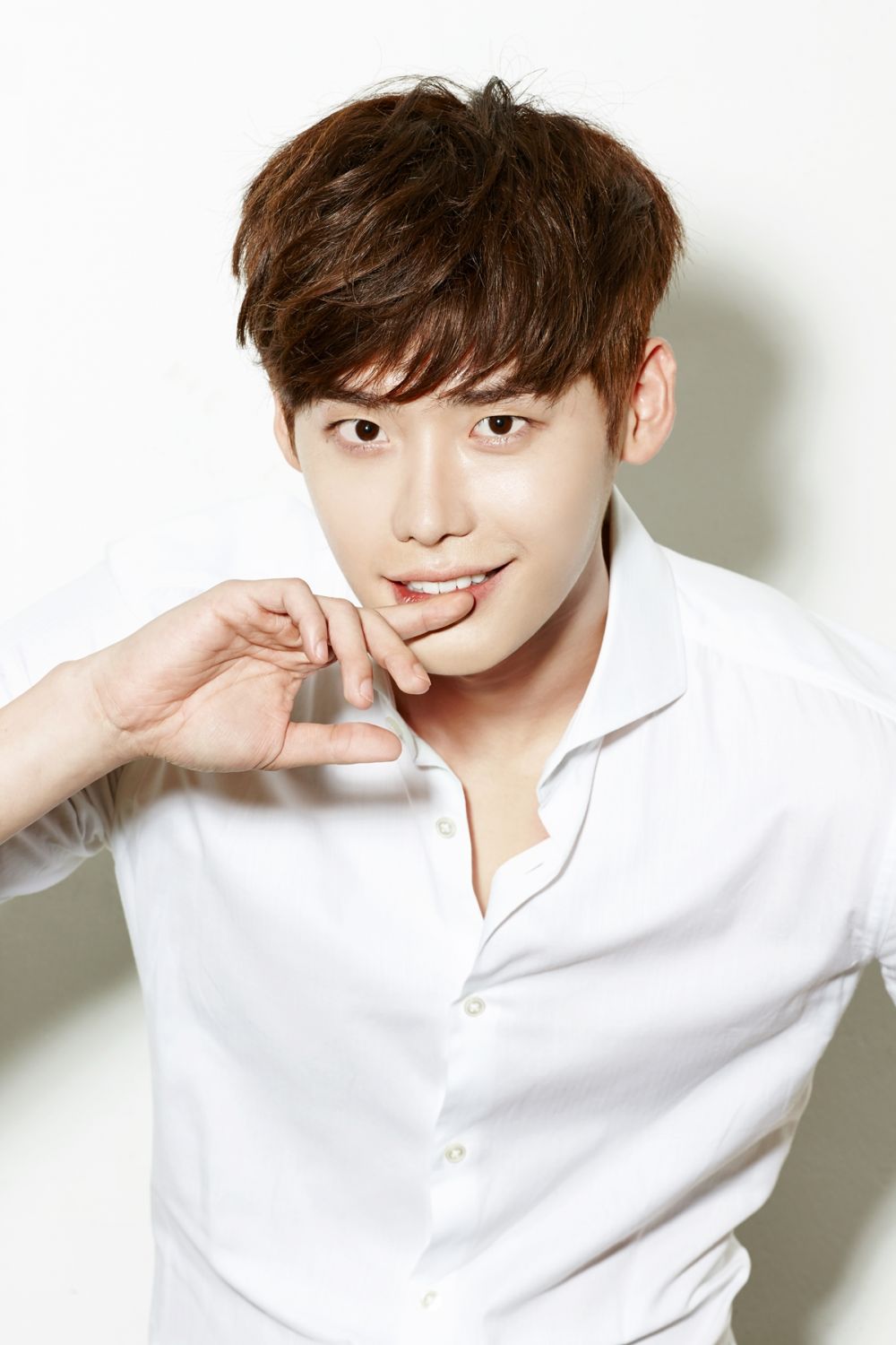 6 bí mật của "nam thần" Lee Jong Suk