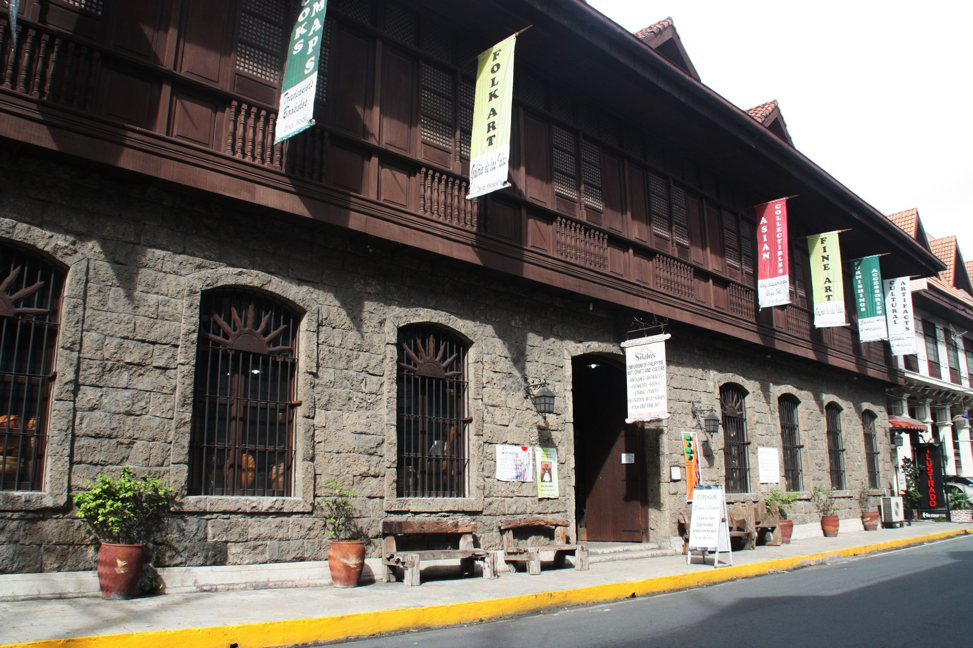 Đi Philippines nhớ đến thành cổ Intramuros