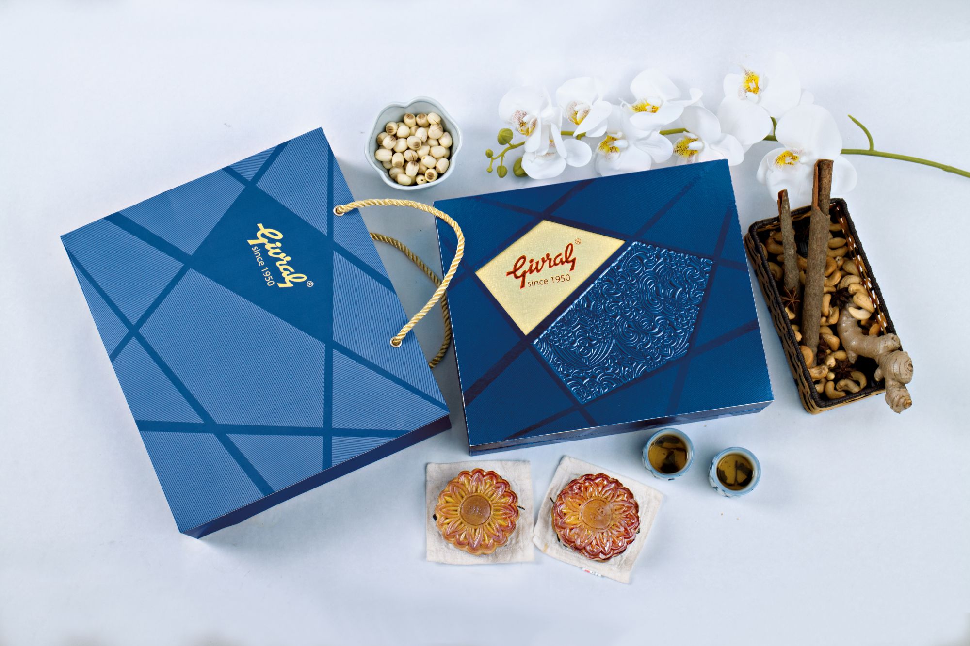 Bánh Trung Thu Givral Since 1950 – Tinh Hoa Ẩm Thực Pháp, Đậm Đà Hương Vị Truyền Thống Bánh Trung Thu Givral Since 1950 – Tinh Hoa Ẩm Thực Pháp, Đậm Đà Hương Vị Truyền Thống