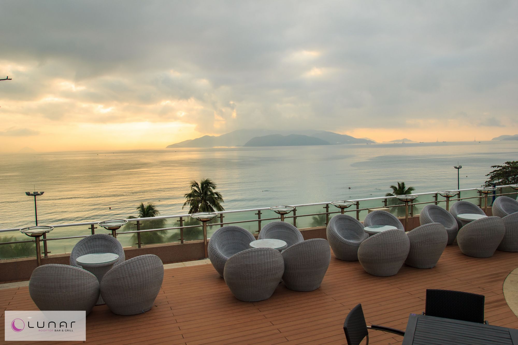 QUÁN ĂN TRÊN CAO TPHCM SỞ HỮU VIEW ĐẸP MÊ MẨN