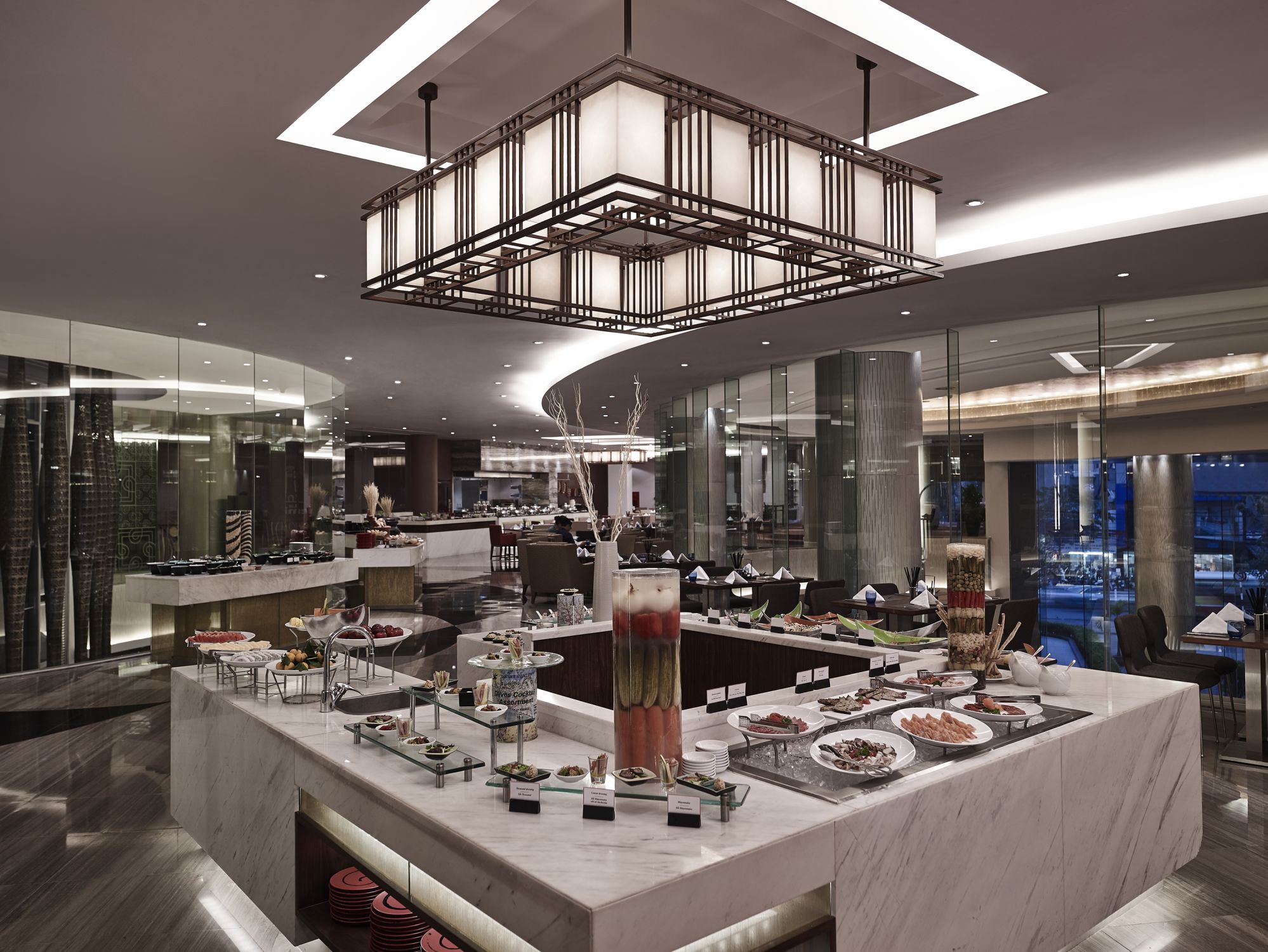 Pullman Hanoi - Buffet tối tại nhà hàng