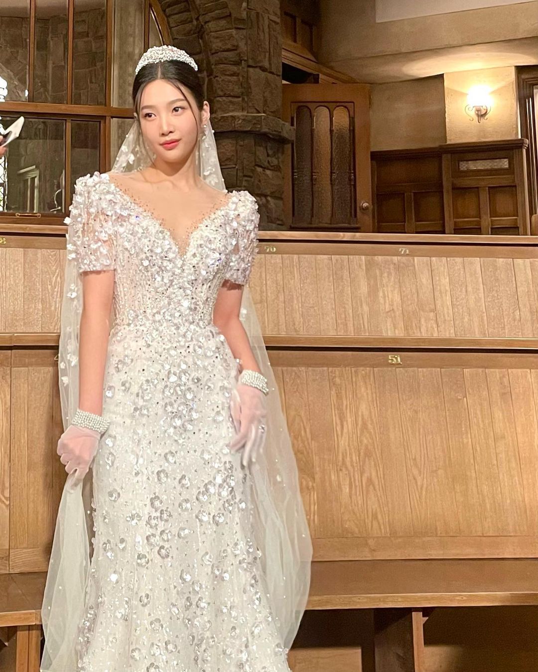 Dân tính choáng khi biết giá váy cưới của Park Shin Hye