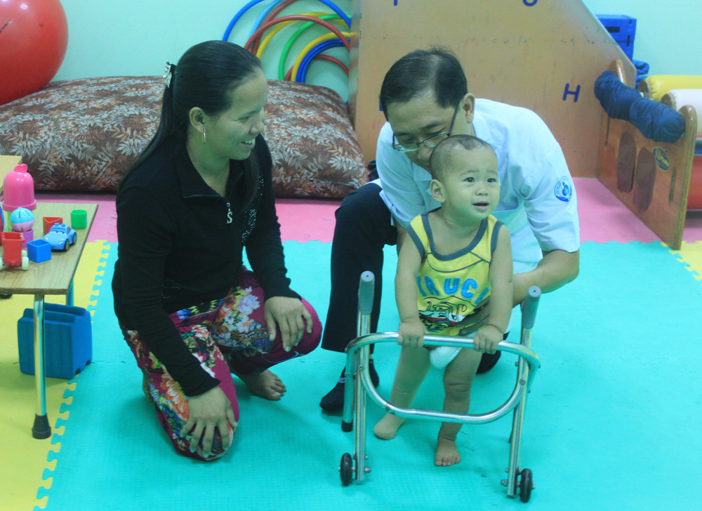 Bé Nguyễn Quốc Huy văng khỏi bụng mẹ vì tai nạn giao thông lúc đang tập đi - Ảnh: Nguyên Mi